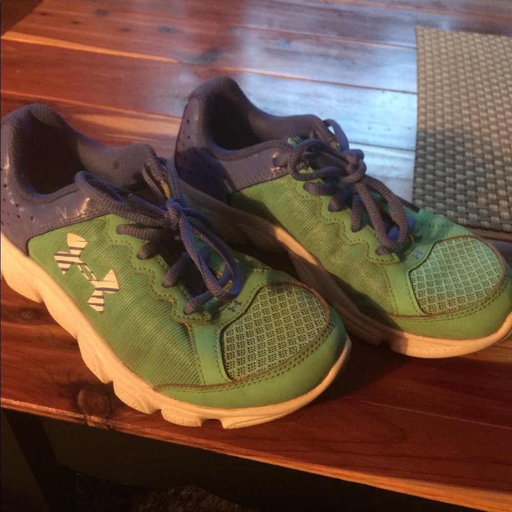 Girls under armour tennis shoes